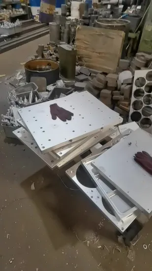 プラスチックカップ製造用金型用熱成形機（3ライン）