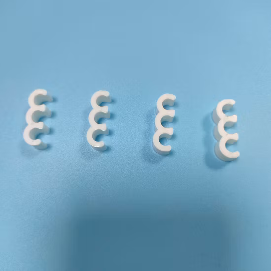金型メーカーは、小型プラスチックケーシング用の多数個取り射出成形金型を製造しています